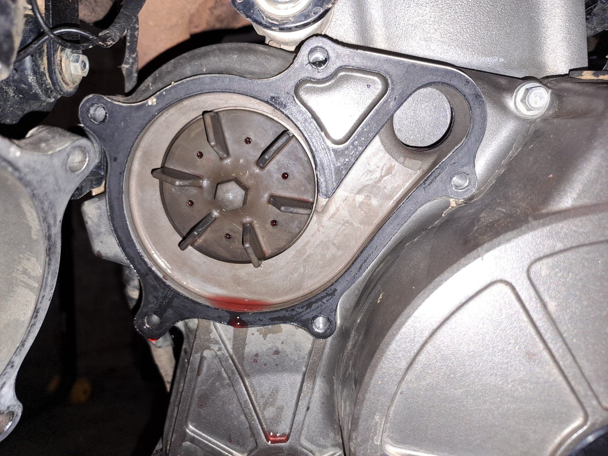 Pompa acqua maggiorata per Aprilia TUONO/TUAREG/RS 660 - ambro - racing