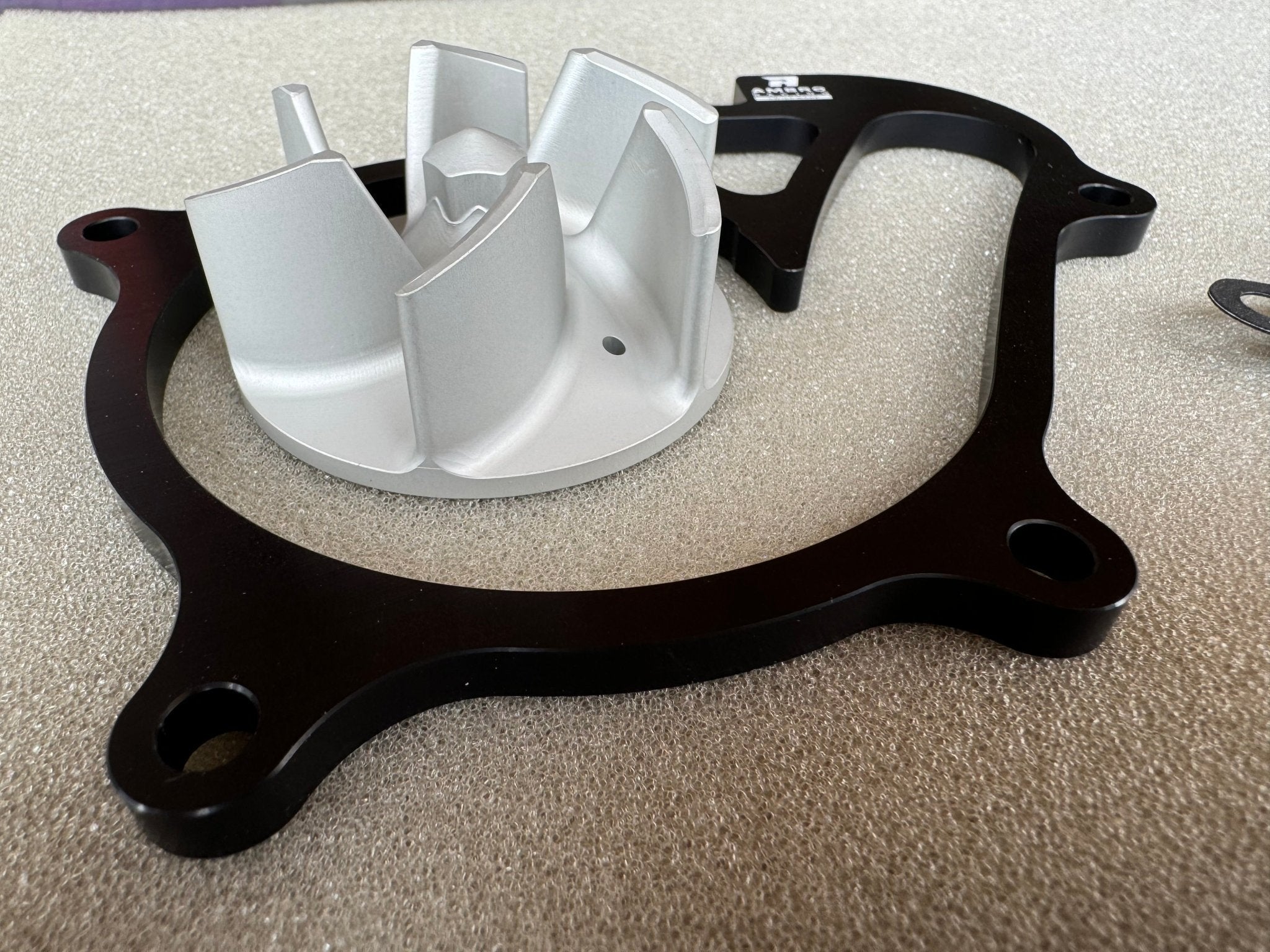 Pompa acqua maggiorata per Aprilia TUONO/TUAREG/RS 660 - ambro - racing