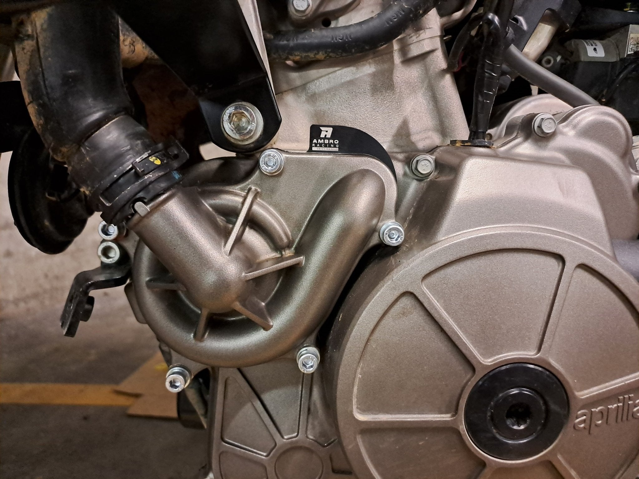 Pompa acqua maggiorata per Aprilia TUONO/TUAREG/RS 660 - ambro - racing