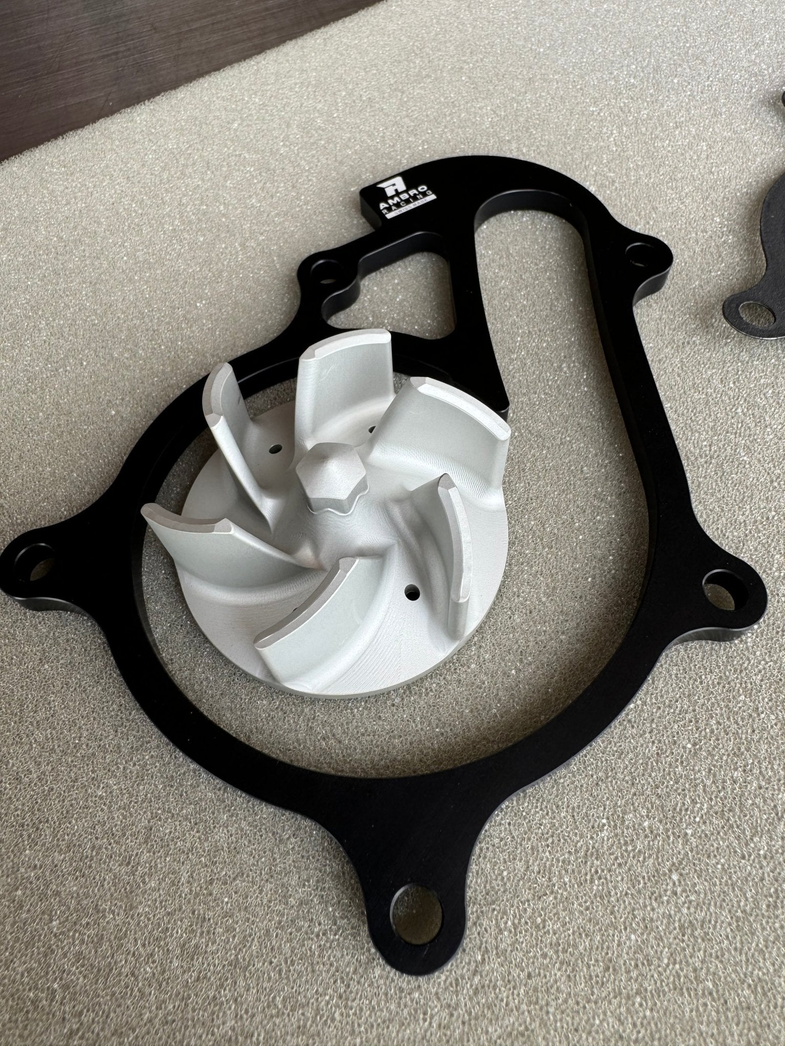 Pompa acqua maggiorata per Aprilia TUONO/TUAREG/RS 660 - ambro - racing