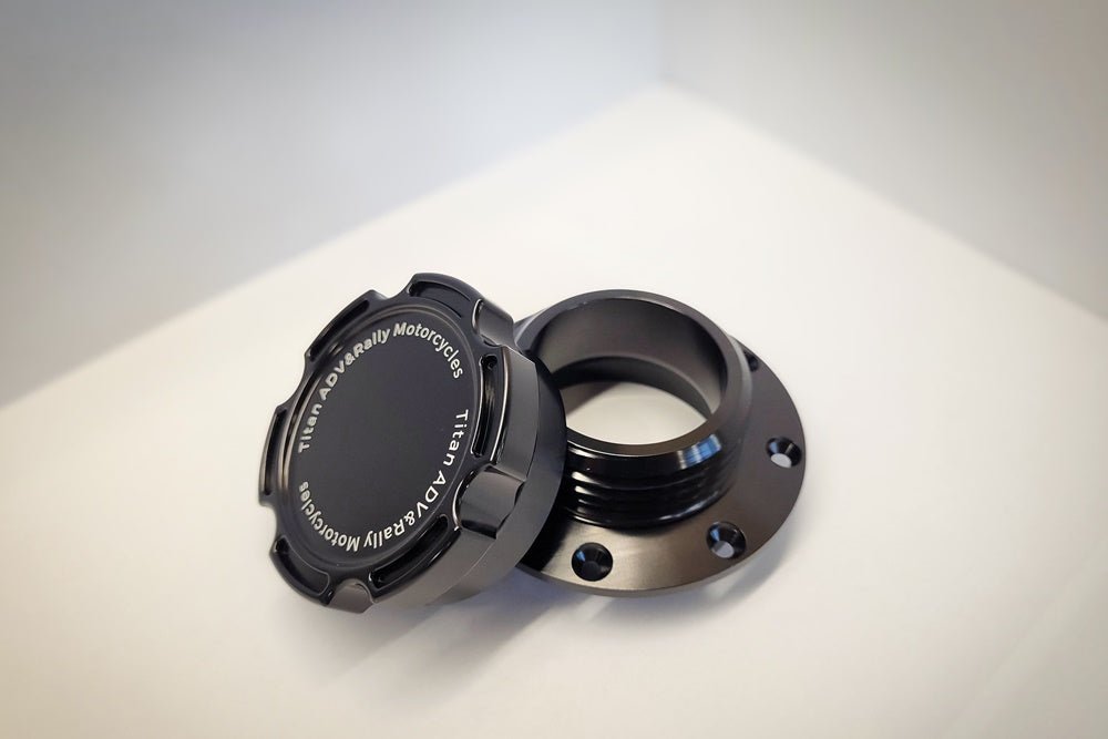 Set tappo serbatoio a collo alto AJP PR7 - TITAN - ambro - racing